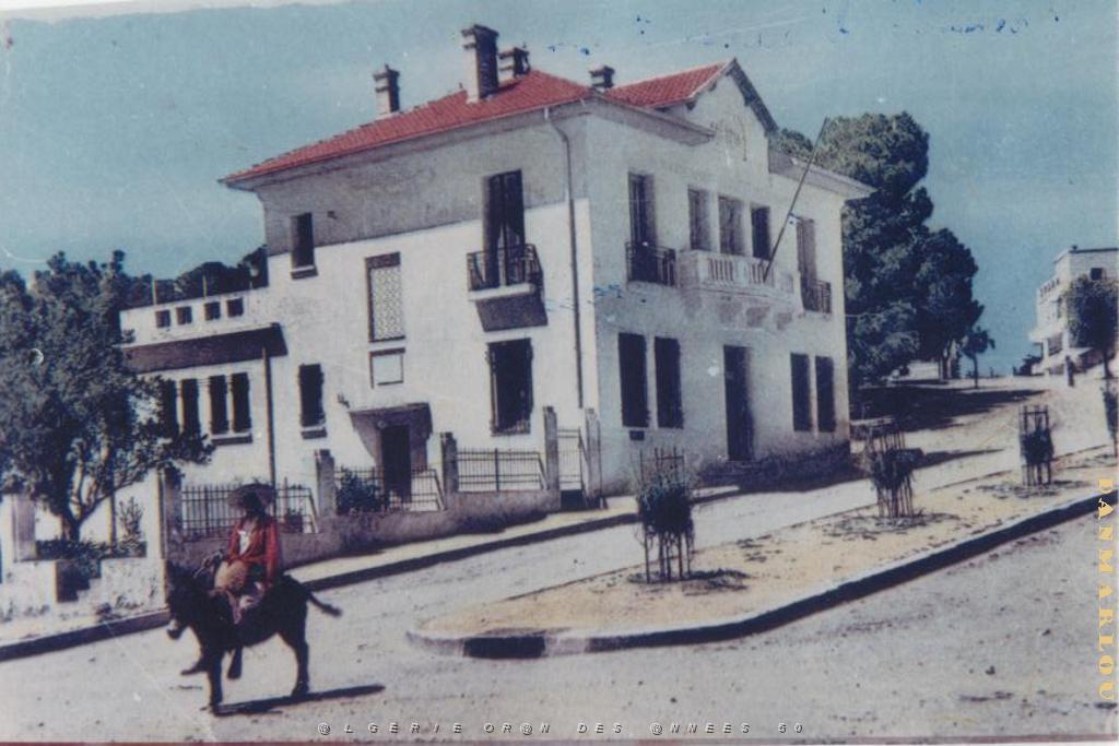 FRENDA ET SA POSTE.JPG